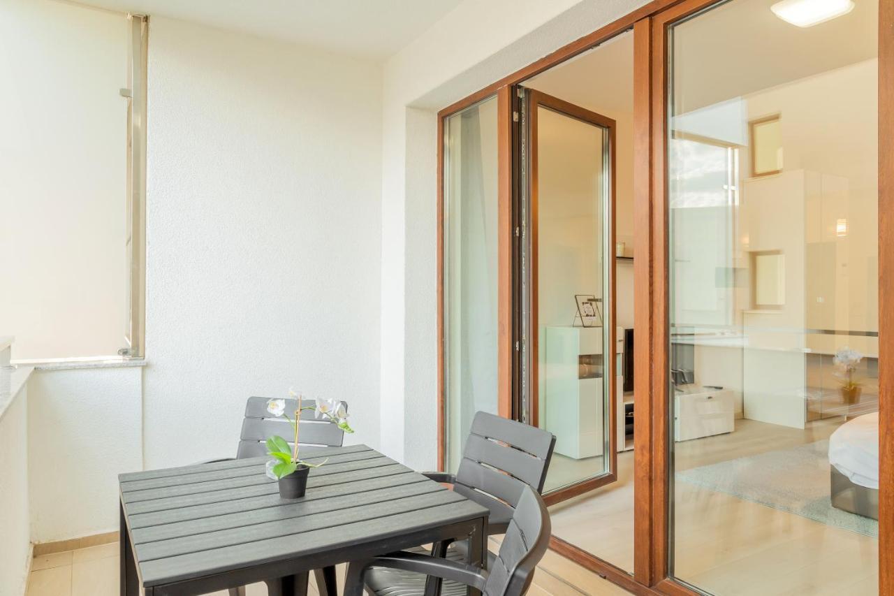 Atlas Unirii: Upscale Flats In The Heart Of Bucharest! Exterior photo